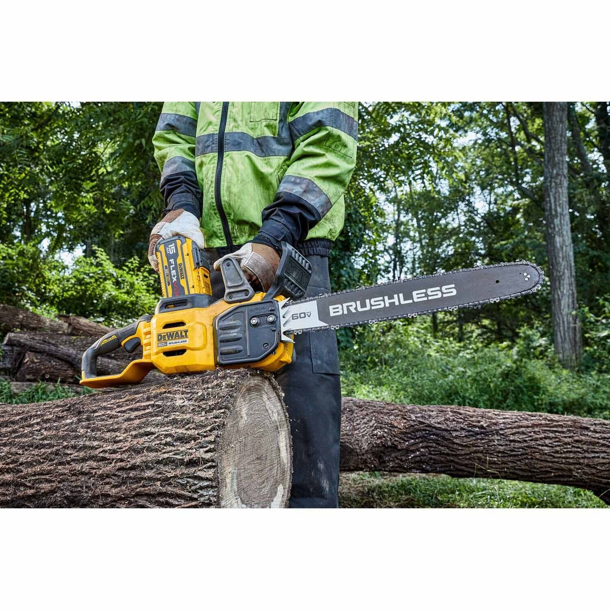 DeWalt DCCS677Z1 60V MAX* Brushless Cordless 20 in. 5.0Ah Chainsaw Kit