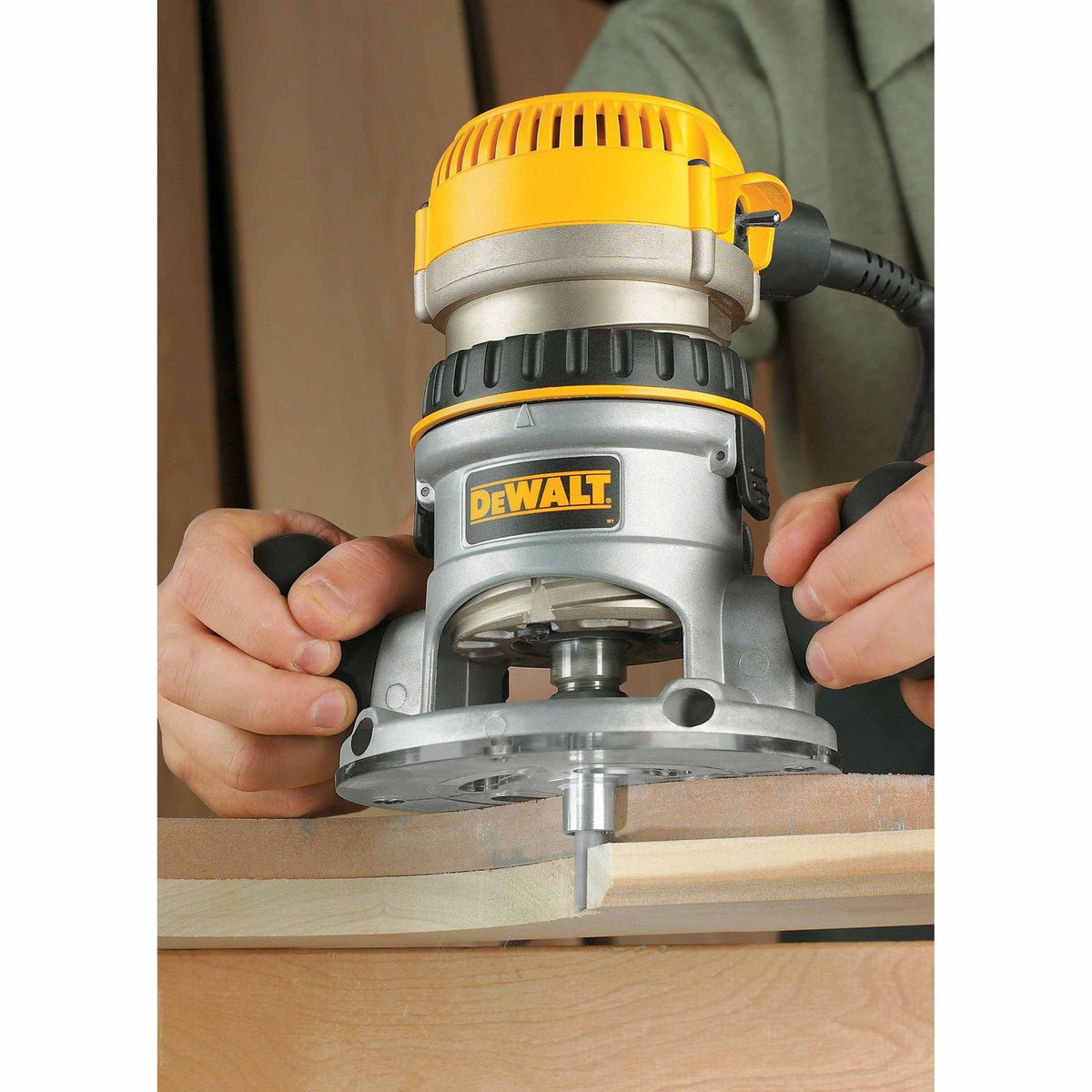 DeWalt DW616 1-3/4 HP (Maximum Motor HP) Fixed Base Router