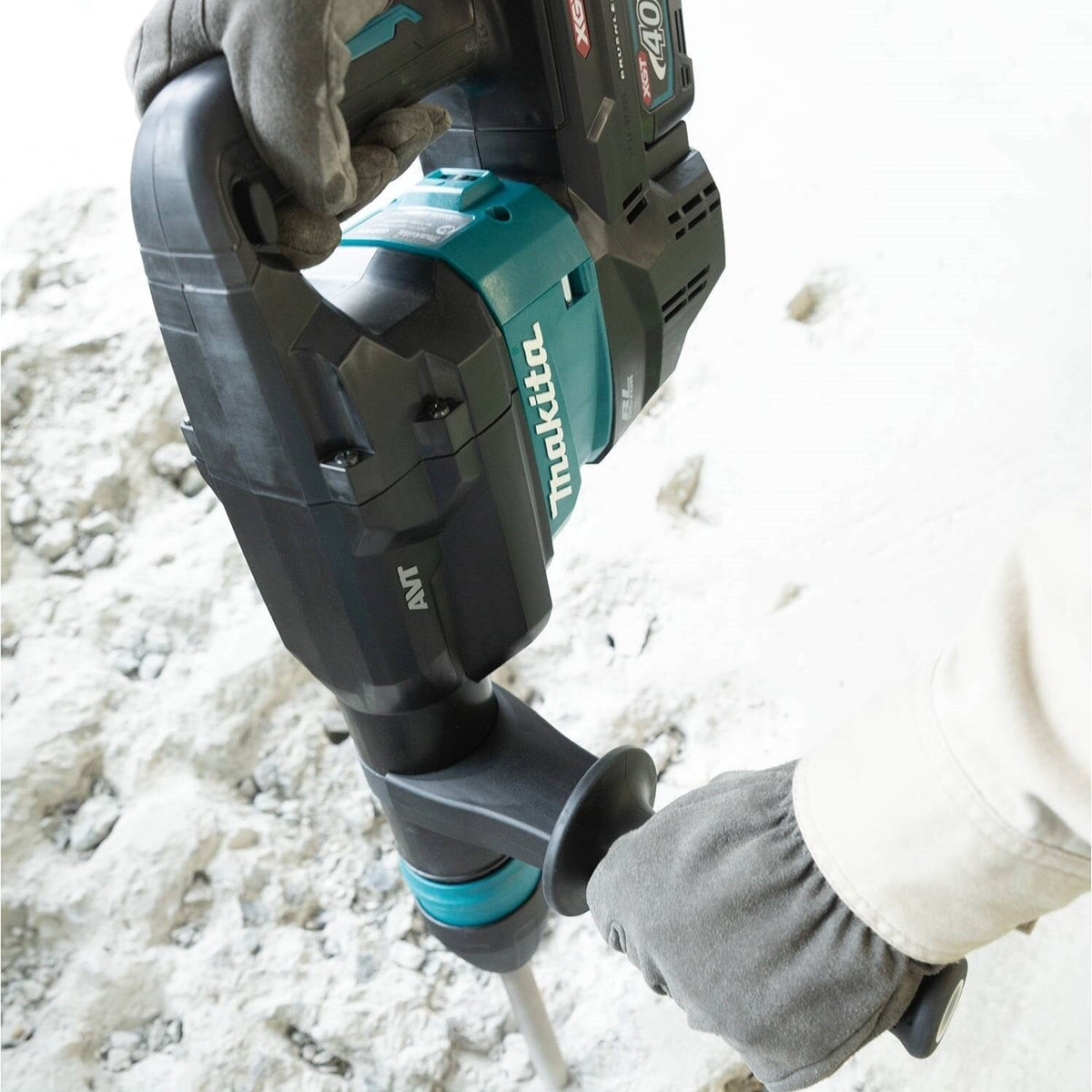 Makita GMH01M1 40V SDS-Max XGT 15 lb. AVT Demolition Hammer Kit