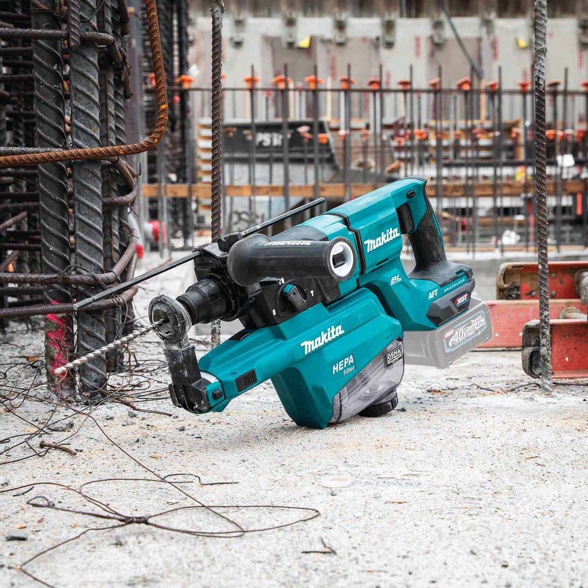 Makita GRH07ZW 40V max XGT Rotary Hammer (D-Handle) w/ Dust Extractor