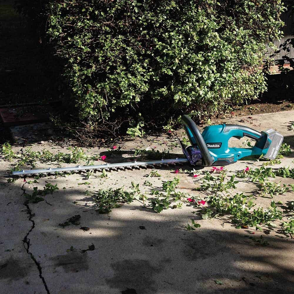 Makita XHU10Z 18V LXT Lithium-Ion Cordless 24" Hedge Trimmer, Tool Only