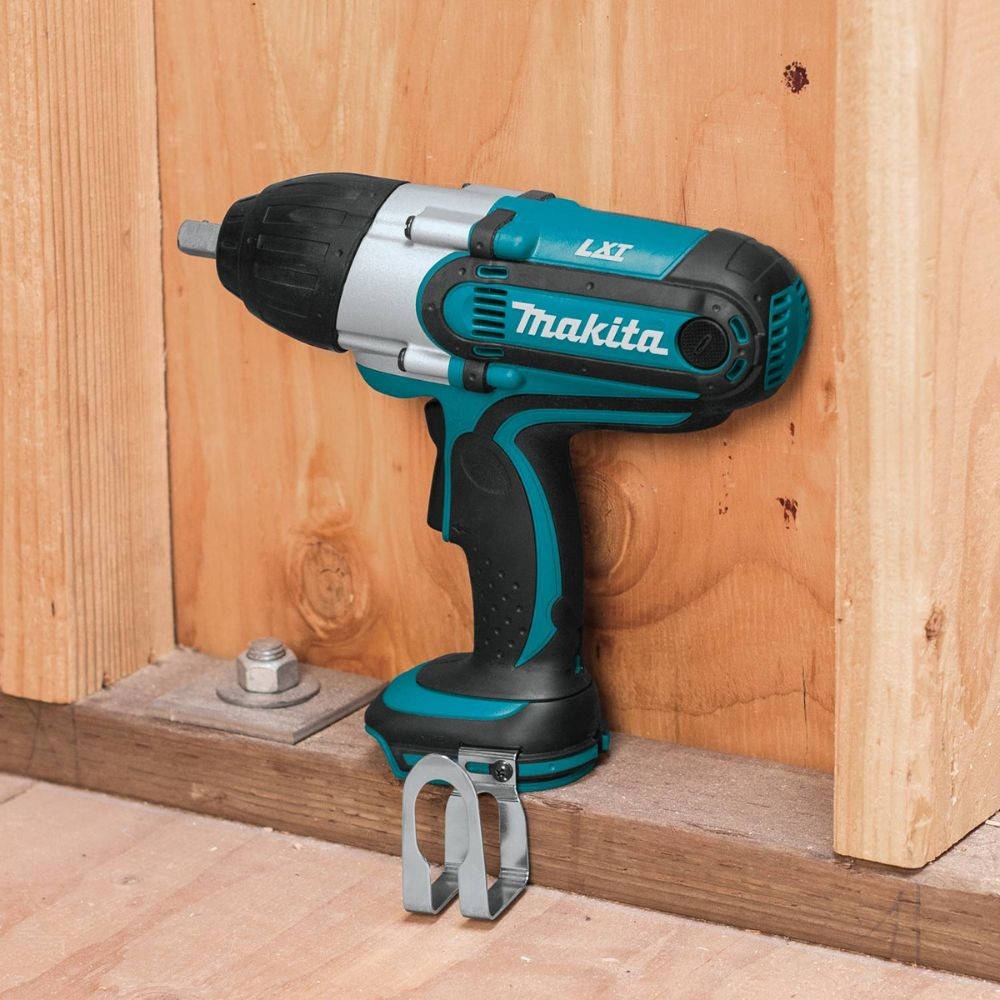 Makita XWT04S1 18V LXT Lithium-Ion Cordless 1/2" Sq. Drive Impact Wrench Kit, rev., rocker switch, L.E.D. Light, bag, with one battery (3.0Ah)