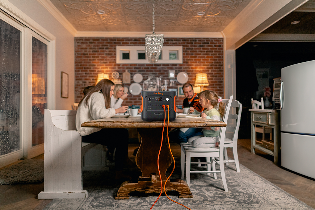 Jackery Explorer 2000 v2 Portable Power Station