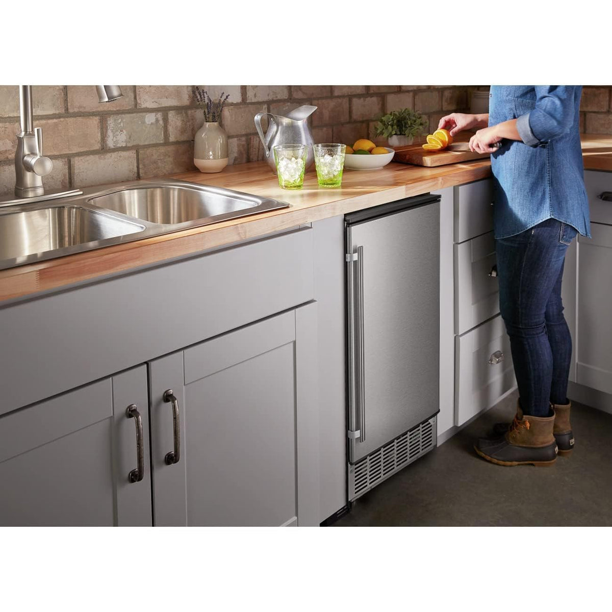 Freestanding Commercial Ice Maker - Z5845A - Multiple Sizes - 100LBS 200LBS 265LBS