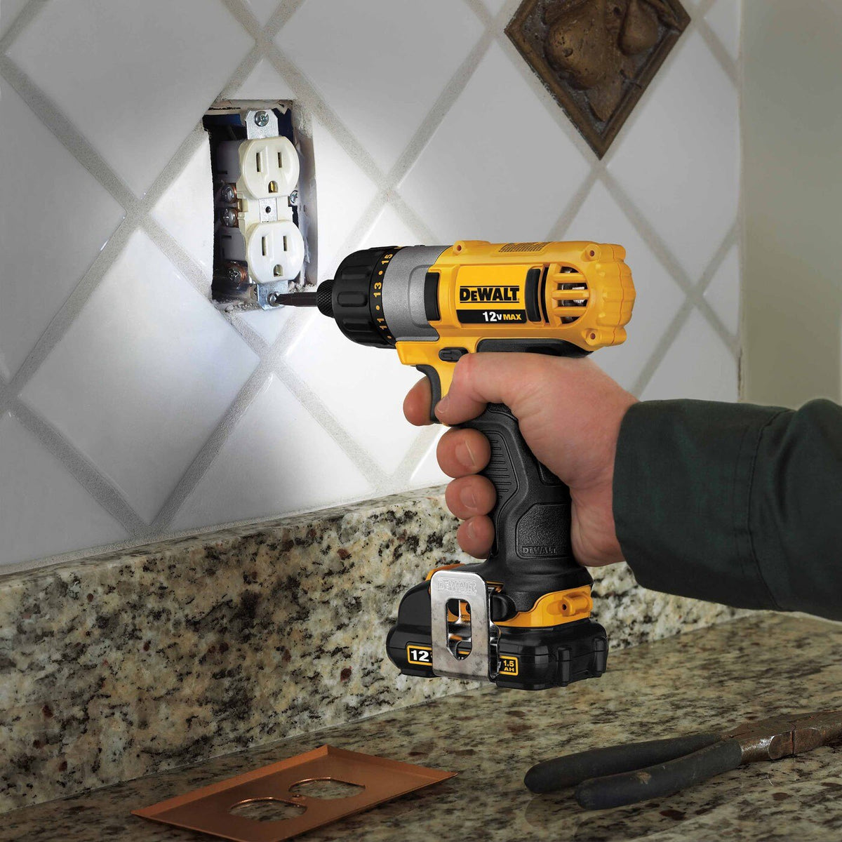 DeWalt DCF610S2 1/4" 12V MAX Cordless Screwdriver Kit