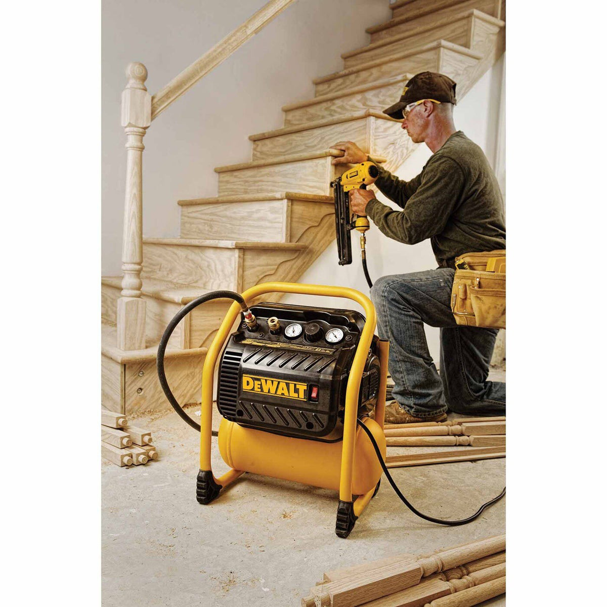 DeWalt DWFP55130 2.5 Gallon 200 PSI Quiet Trim Air Compressor