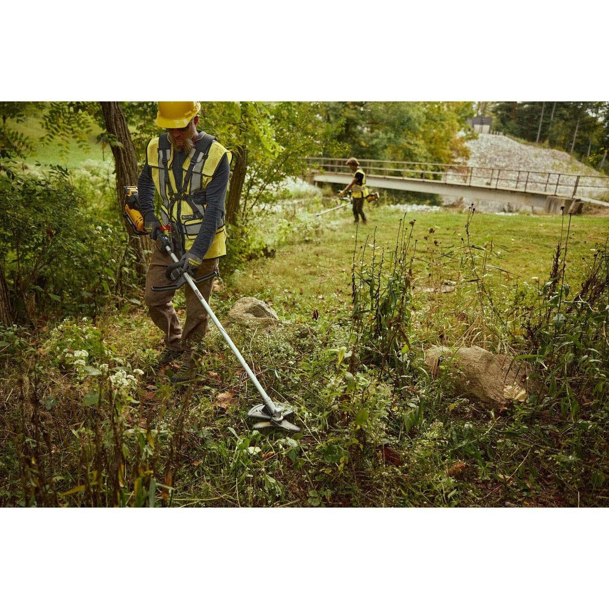DeWalt DCBC580X2 60V MAX Brush Cutter Kit with 10 in. Tri-Tip Carbide Steel Blade and LED Display (2 Batteries)