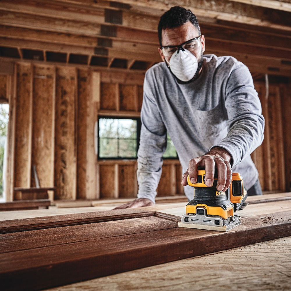 DeWalt DCW200D1 20V MAX XR Cordless 1/4 Sheet Variable Speed Sander Kit