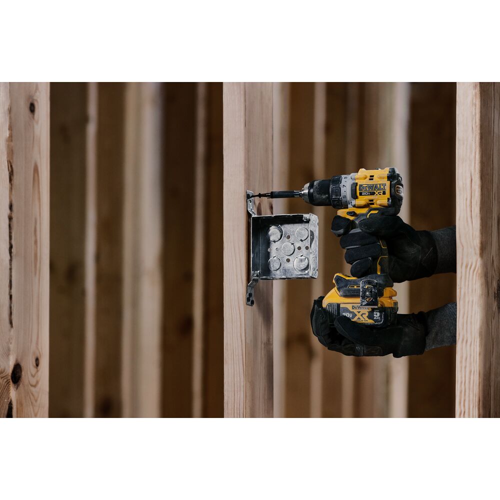 DeWalt DCD800P1 20V Max XR Brushless Cordless 1/2" Drill/Driver 5.0Ah Kit