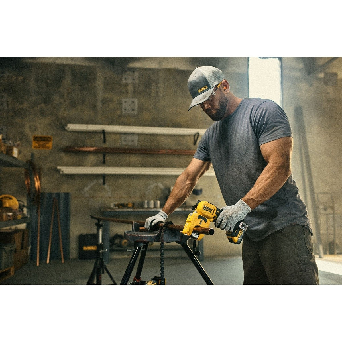 DeWalt DCE154E1 20V MAX XR 1-1/4" Copper Tubing Cutter Kit
