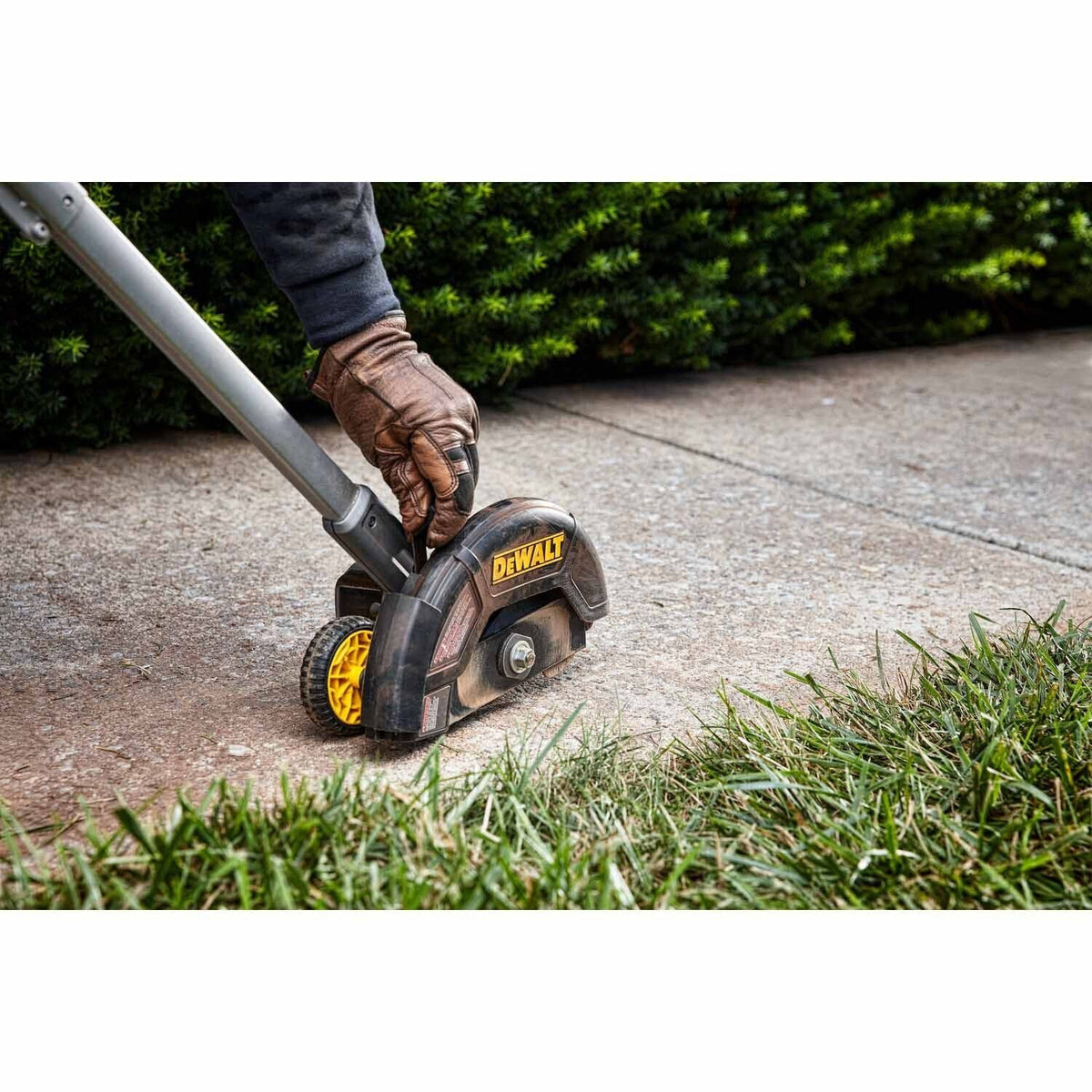 DeWalt DCED400M1 20V MAX* Brushless Cordless Edger Kit