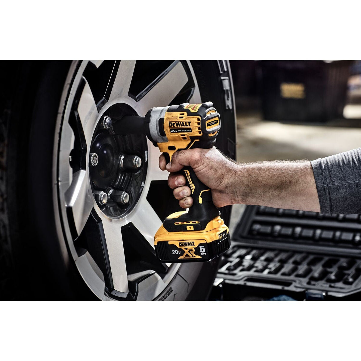 DeWalt DCF913B 20V MAX* 3/8 in. Cordless Impact Wrench with Hog Ring Anvil (Tool Only)