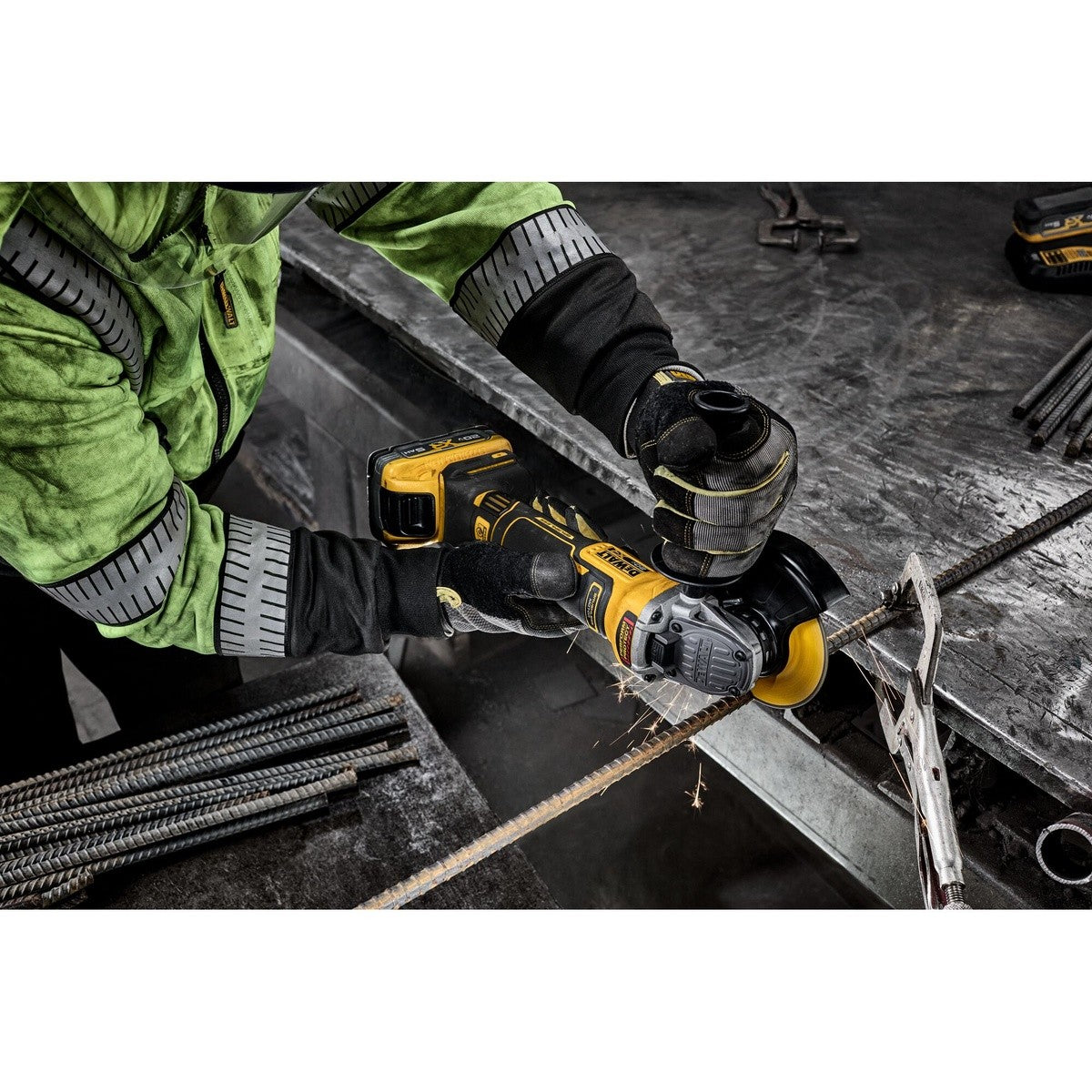 DeWalt DCG410WW1 20V Max* XR Brushless Cordless 4-1/2" - 5"  Angle Grinder Kit with XR POWERPACK