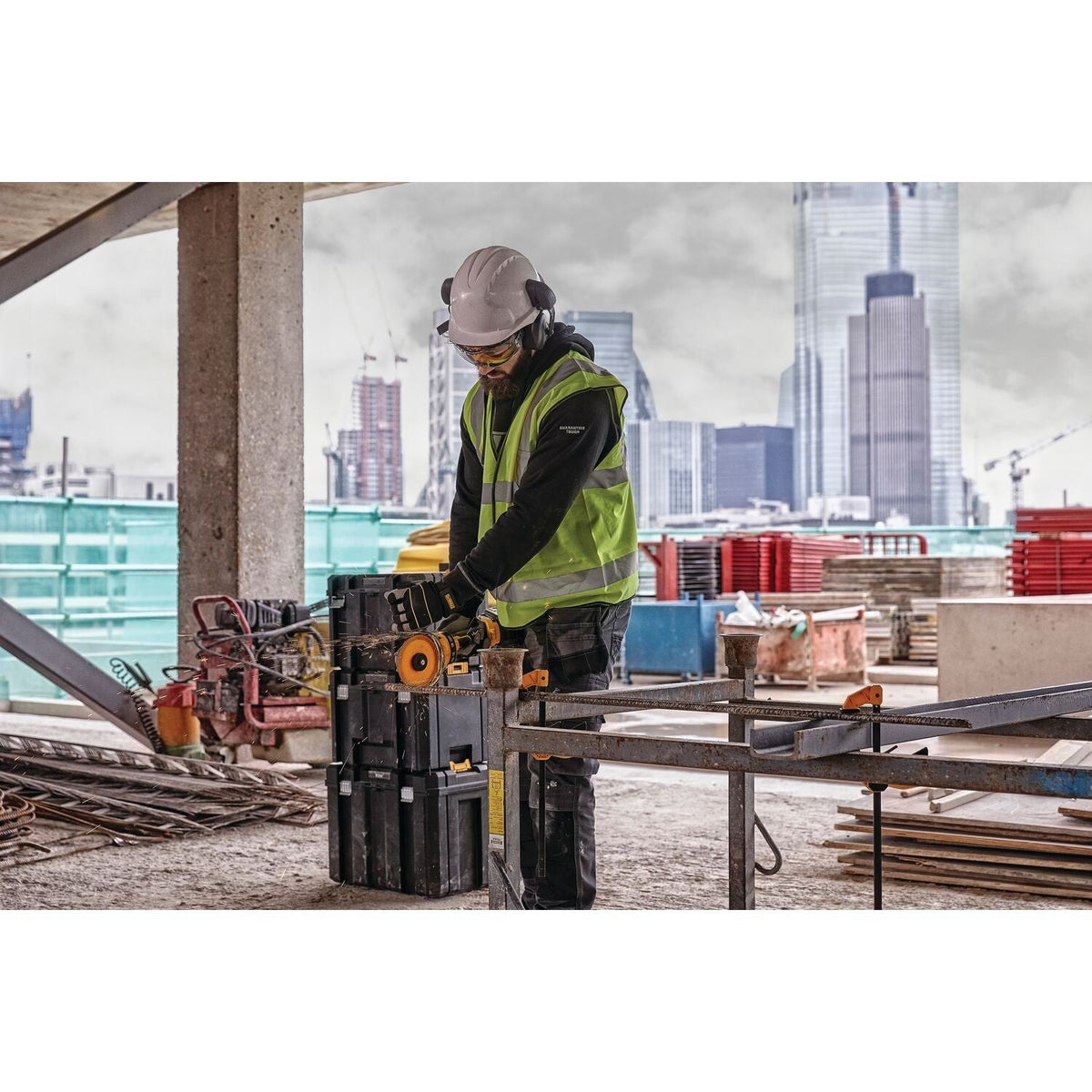 DeWalt DCG418MX1 60V MAX Brushless Cordless 4-1/2" to 6" Grinder Kit with Kickback Brake