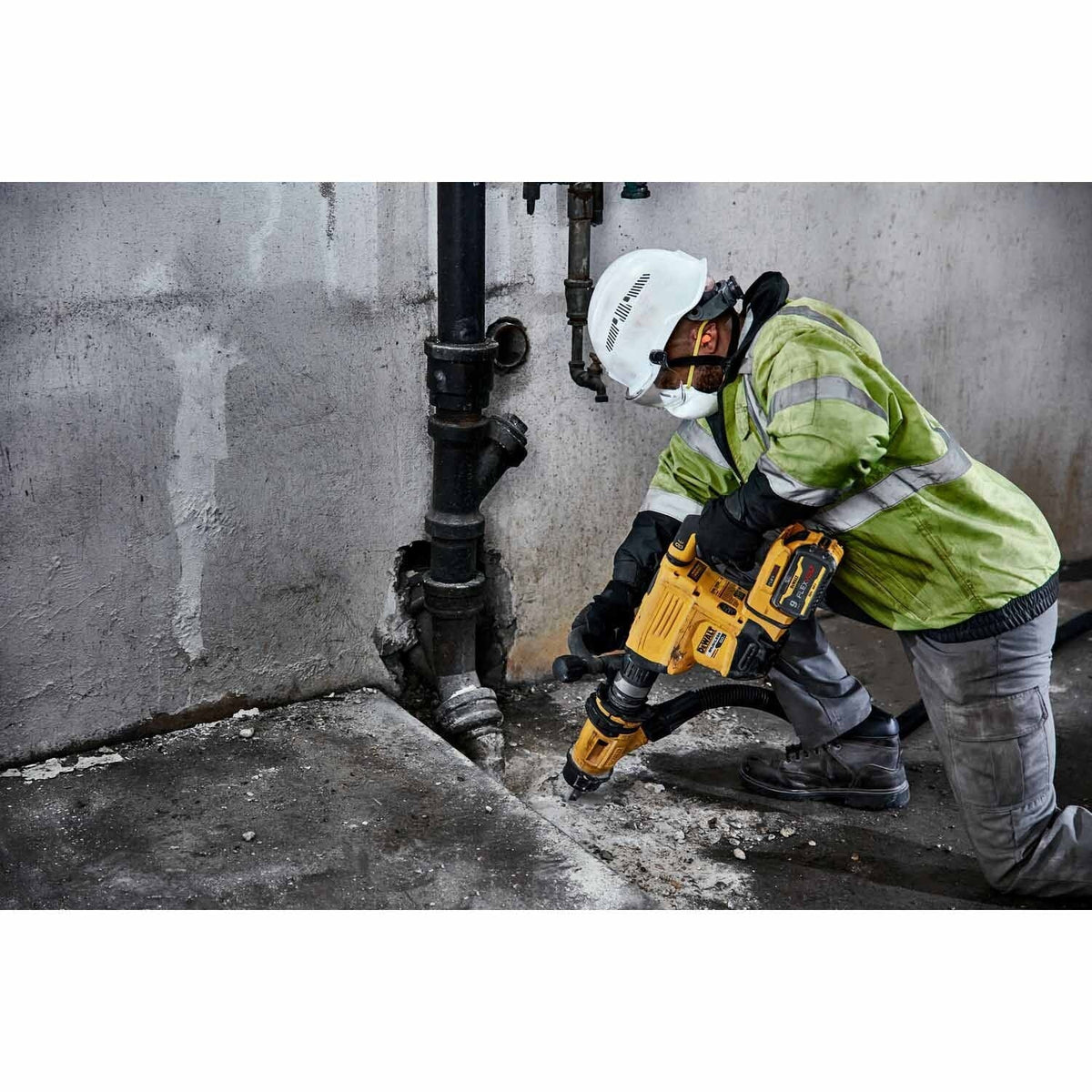 DeWalt DCH832X1 60V MAX 15 lb. Cordless SDS Max Chipping Hammer Kit