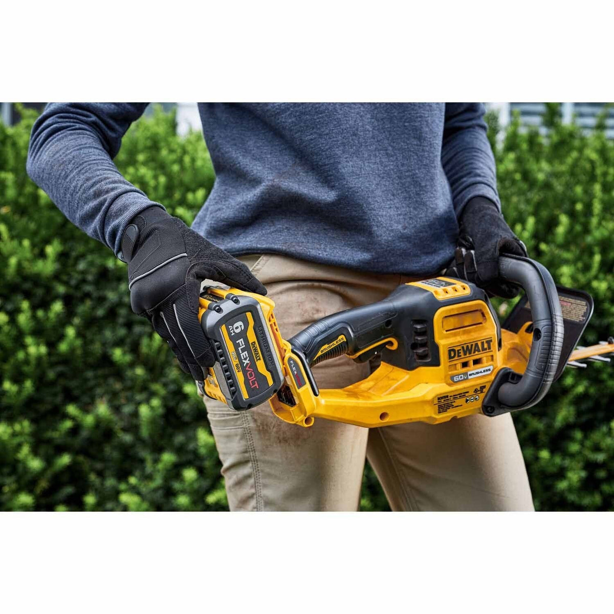DeWalt DCHT870T1 60V MAX* 26 in. Brushless Cordless Hedge Trimmer Kit