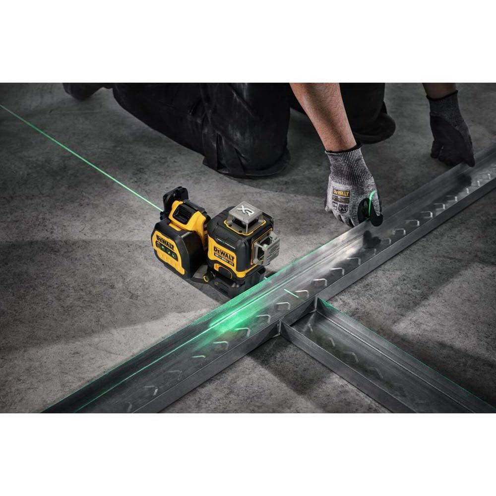 DeWalt DCLE34033D1 20V MAX XR 3 x 360 High Precision Green Laser