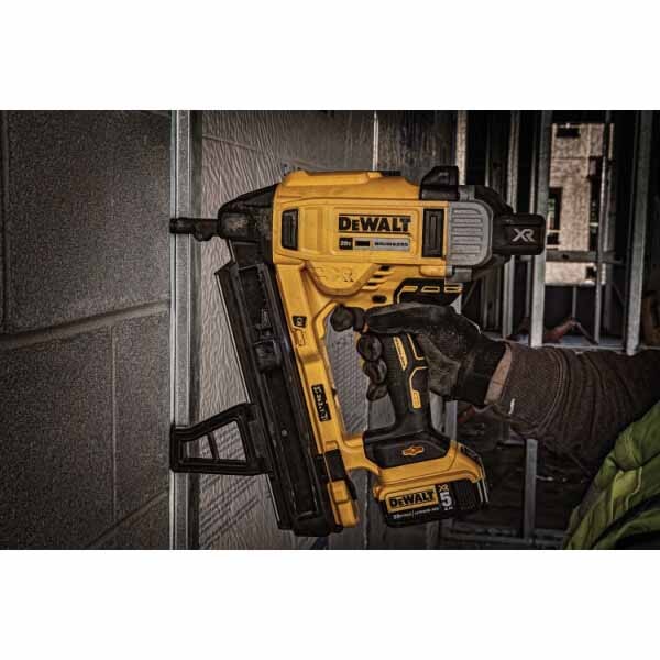 DeWalt DCN890P2 Cordless Concrete Nailer Kit
