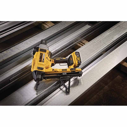 DeWalt DCN891P2 20V Max* 1" Magazine Cordless Concrete Nailer Kit