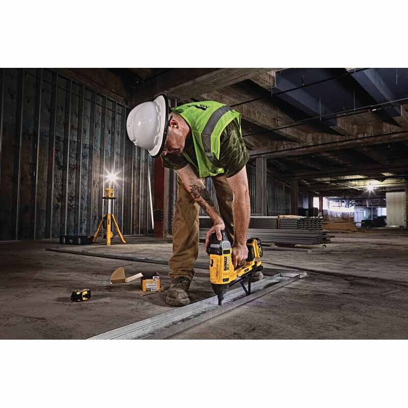 DeWalt DCN891P2 20V Max* 1" Magazine Cordless Concrete Nailer Kit