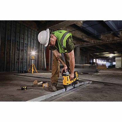 DeWalt DCN891P2 20V Max* 1" Magazine Cordless Concrete Nailer Kit