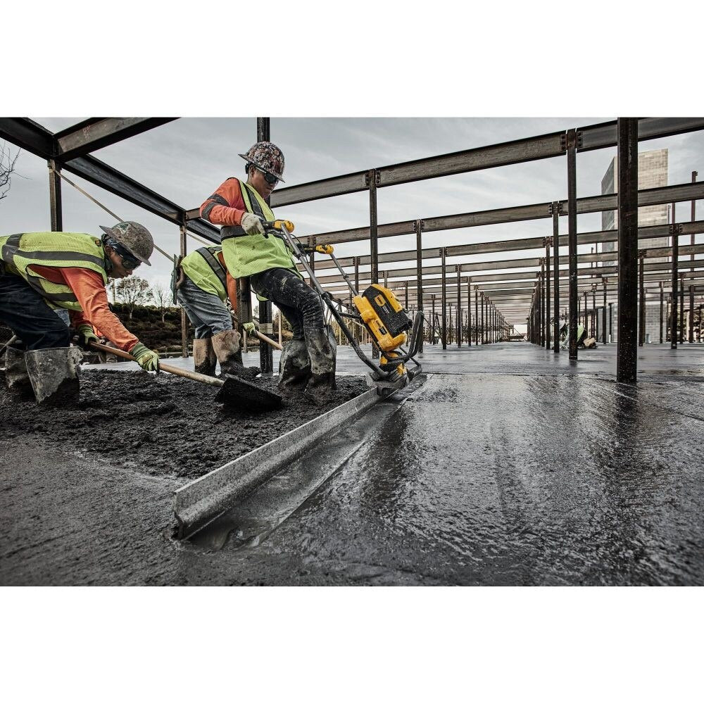 DeWalt DCPS330AG2 POWERSHIFT Concrete Power Screed Kit