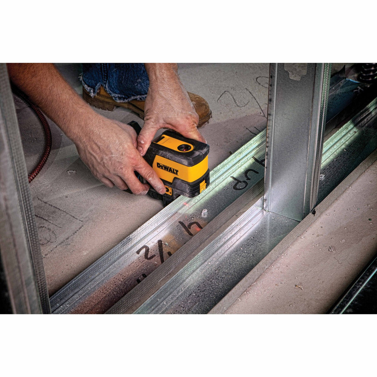 DeWalt DW0822 Self Leveling Cross Line and Plumb Spots Laser