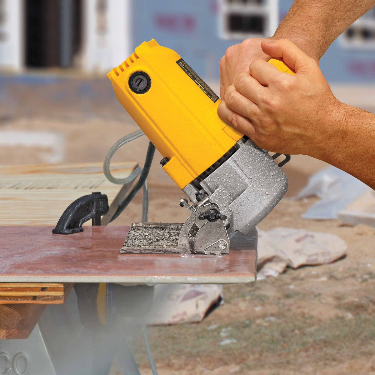 DeWalt DWC860W 4 3/8” WET&DRY HAND TILE CUTTER