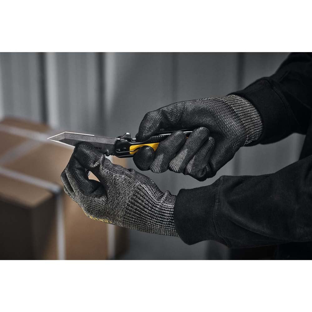 DeWalt DWHT10994 Tanto Stainless Steel and Beveled Edge Blade Pocket Knife