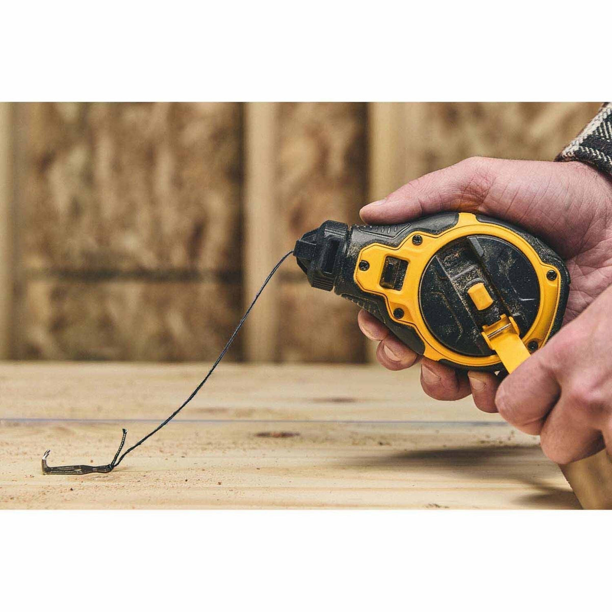 DeWalt DWHT48333BC Bi-Material Chalk Reel Kit with Blue Chalk – Fast Rewind, Precision Line