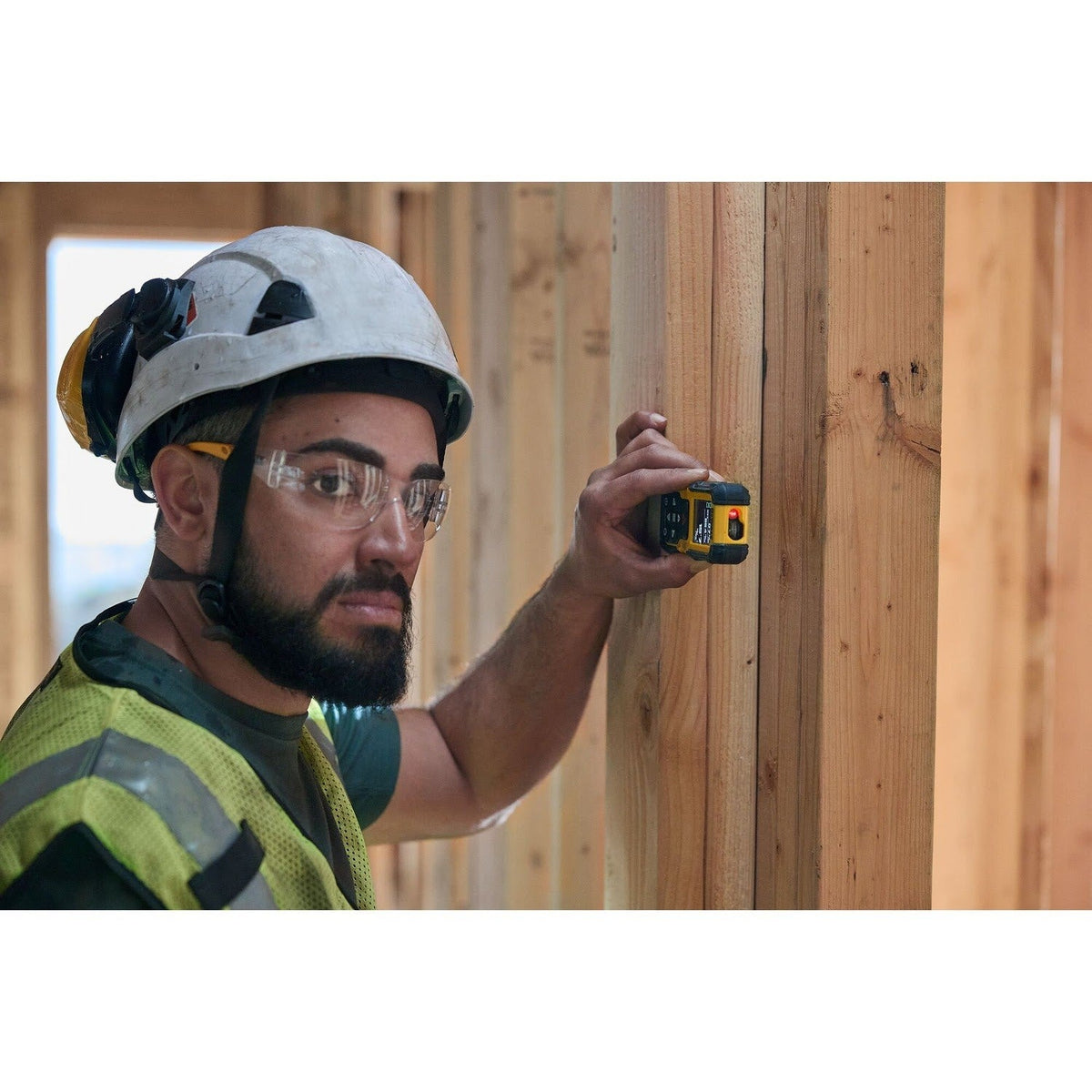 DeWalt DWHT77200 200' Alkaline Laser Distance Measurer