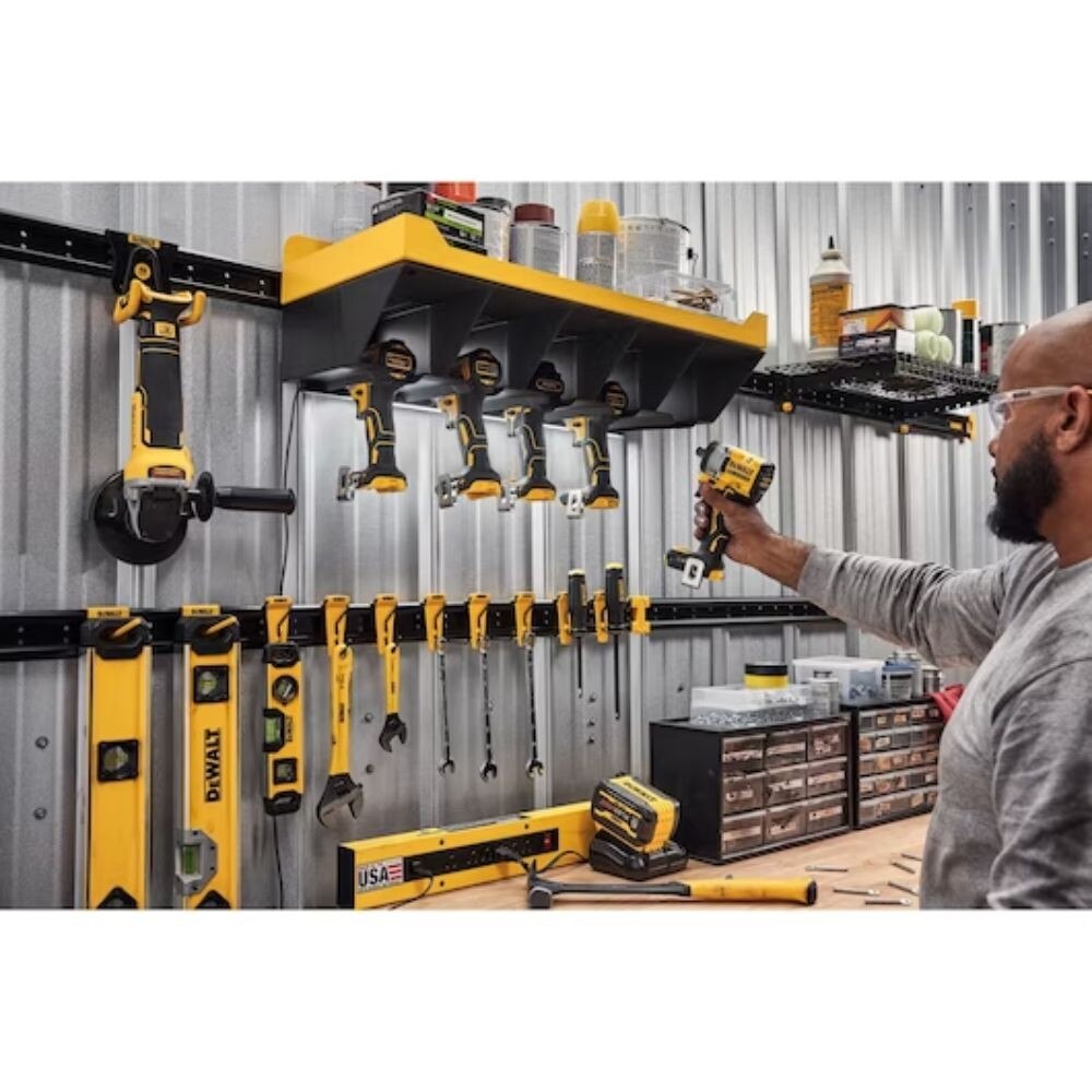 DeWalt DWST98280 25" Magnetic Light