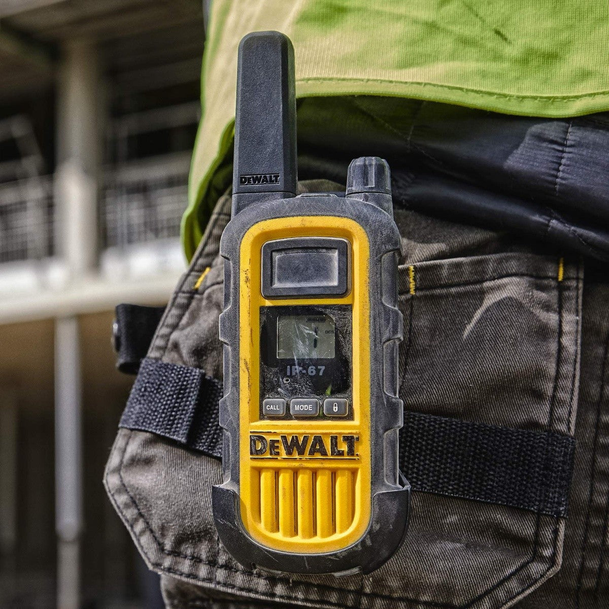 DeWalt DXFRS800-BCH6 2 Watt Heavy Duty Waterproof Shock Resistant Long Range Rechargeable Two-Way Radios with VOX (6 Pack with Gang Charger)