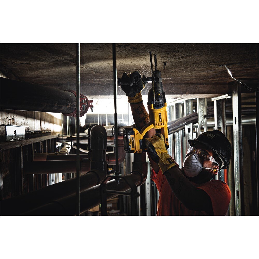 DeWalt DCH133M2 20V MAX XR Brushless 1" D-Handle Rotary Hammer