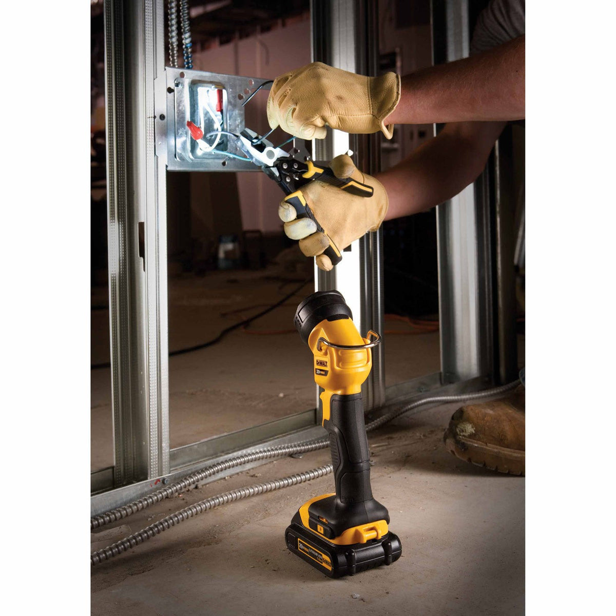 DeWalt DCL040 20V MAX LED Flashlight