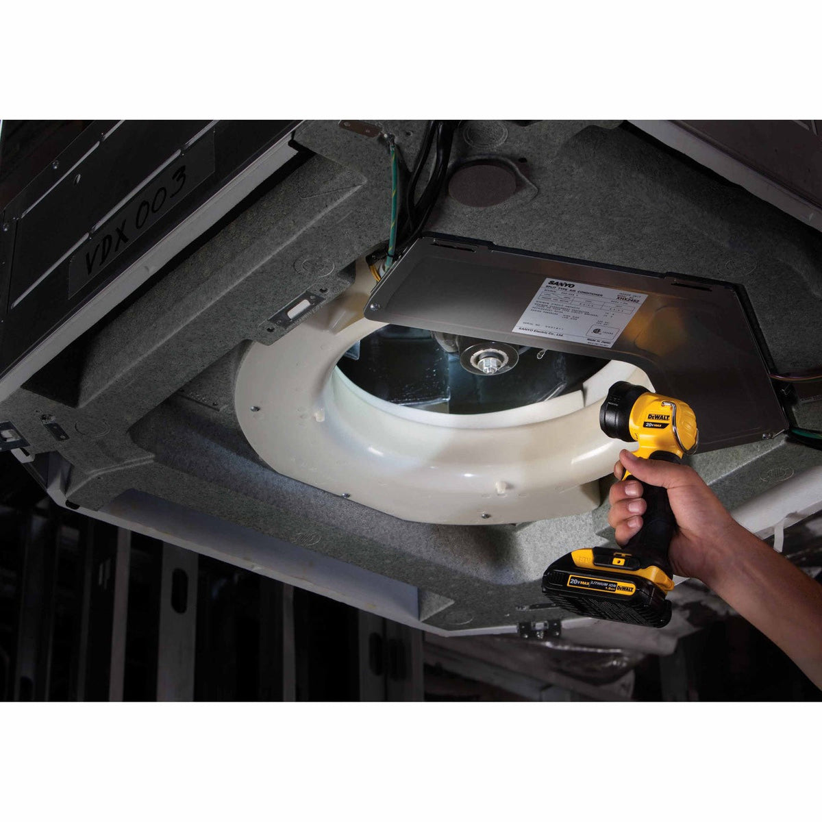DeWalt DCL040 20V MAX LED Flashlight