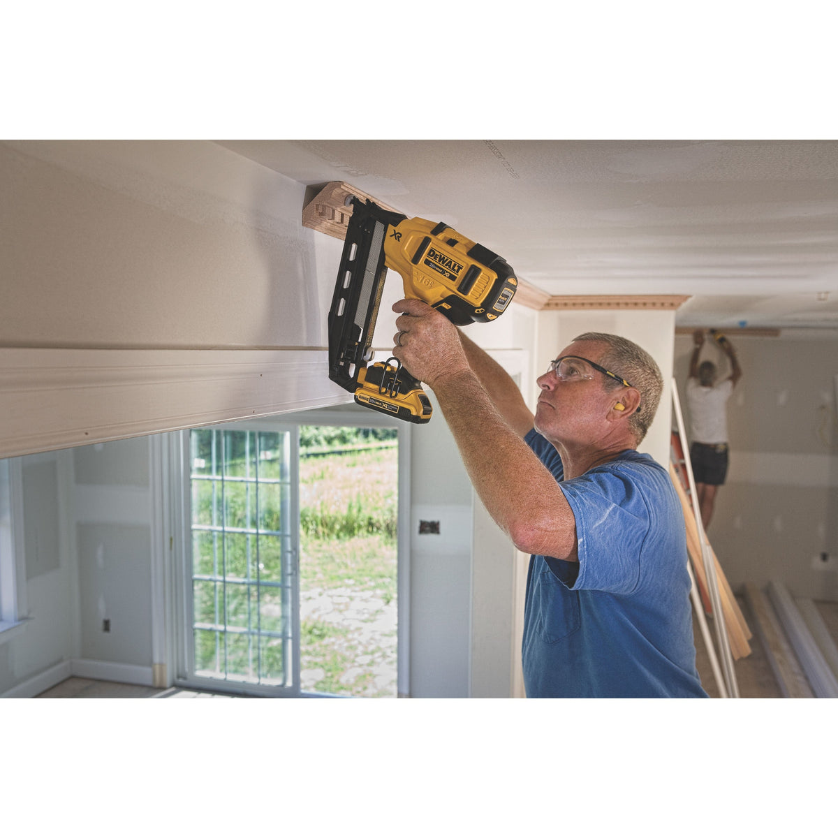 DeWalt DCN660D1 20V MAX 16Ga Angled Cordless Finish Nailer Kit