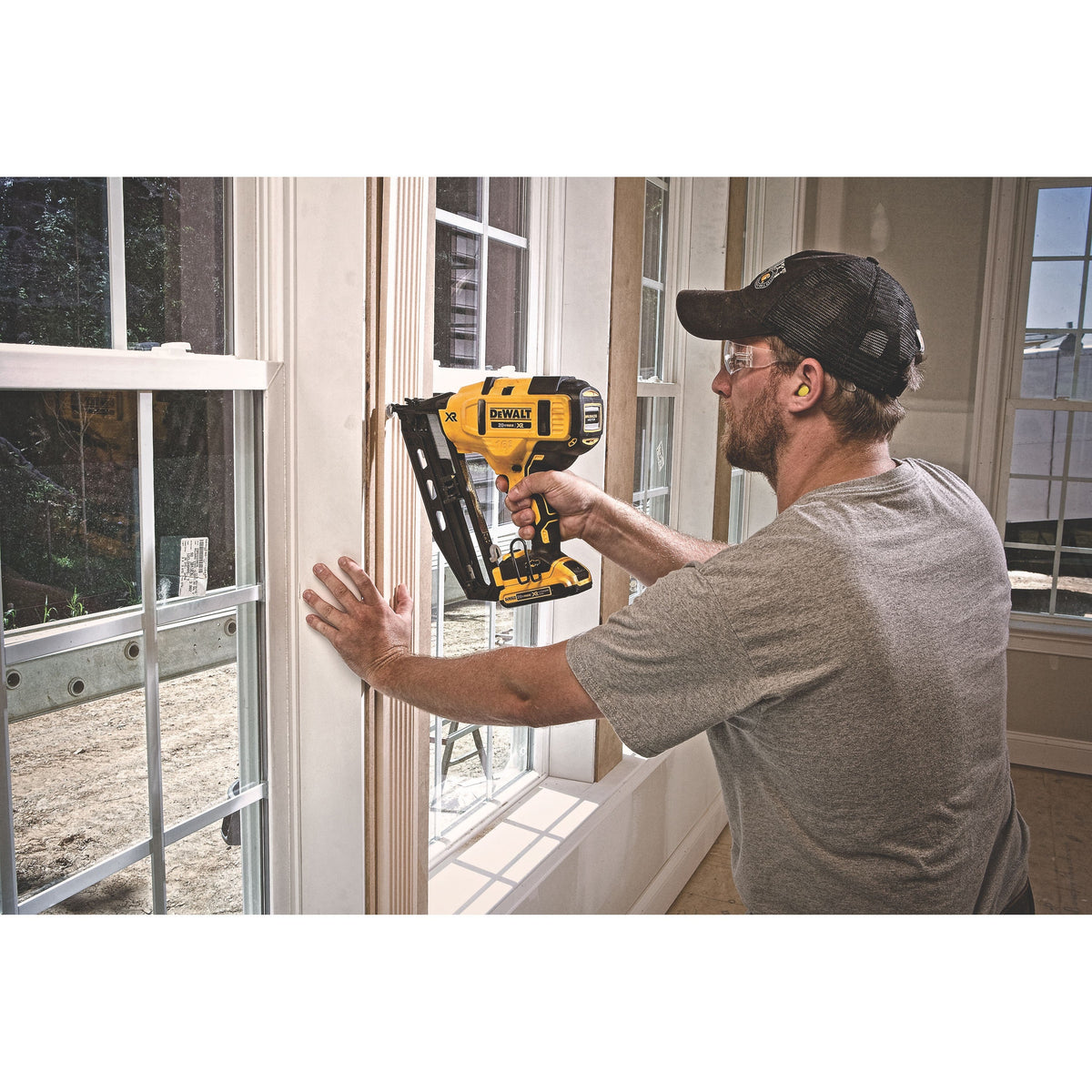 DeWalt DCN660D1 20V MAX 16Ga Angled Cordless Finish Nailer Kit