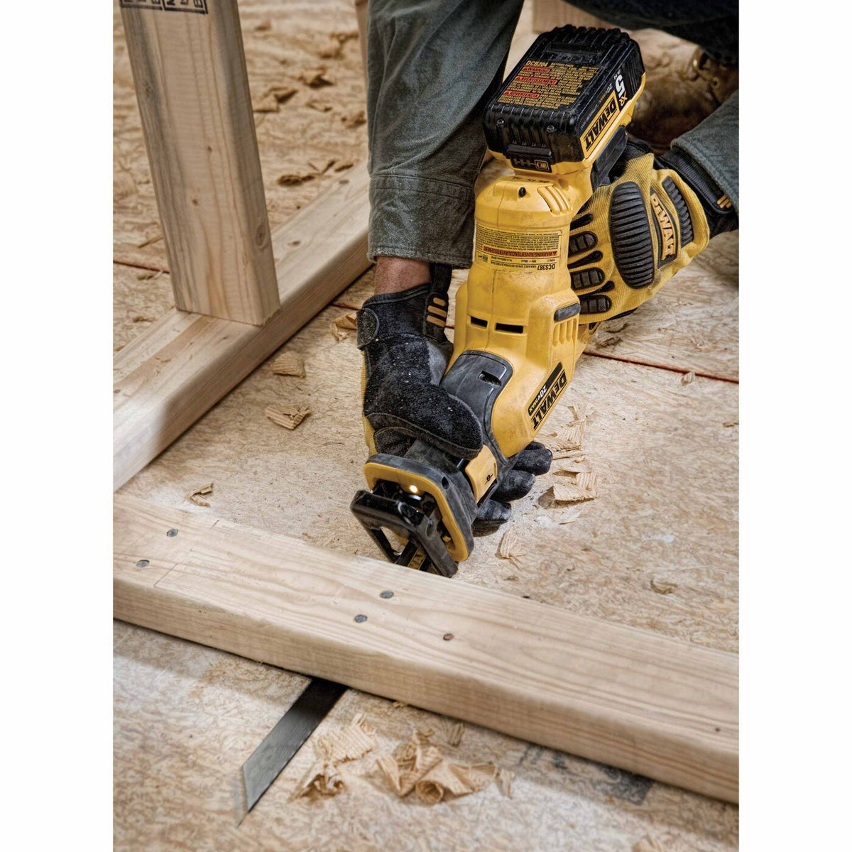 DeWalt DCS387P1 20V MAX Compact Reciprocating Saw Kit