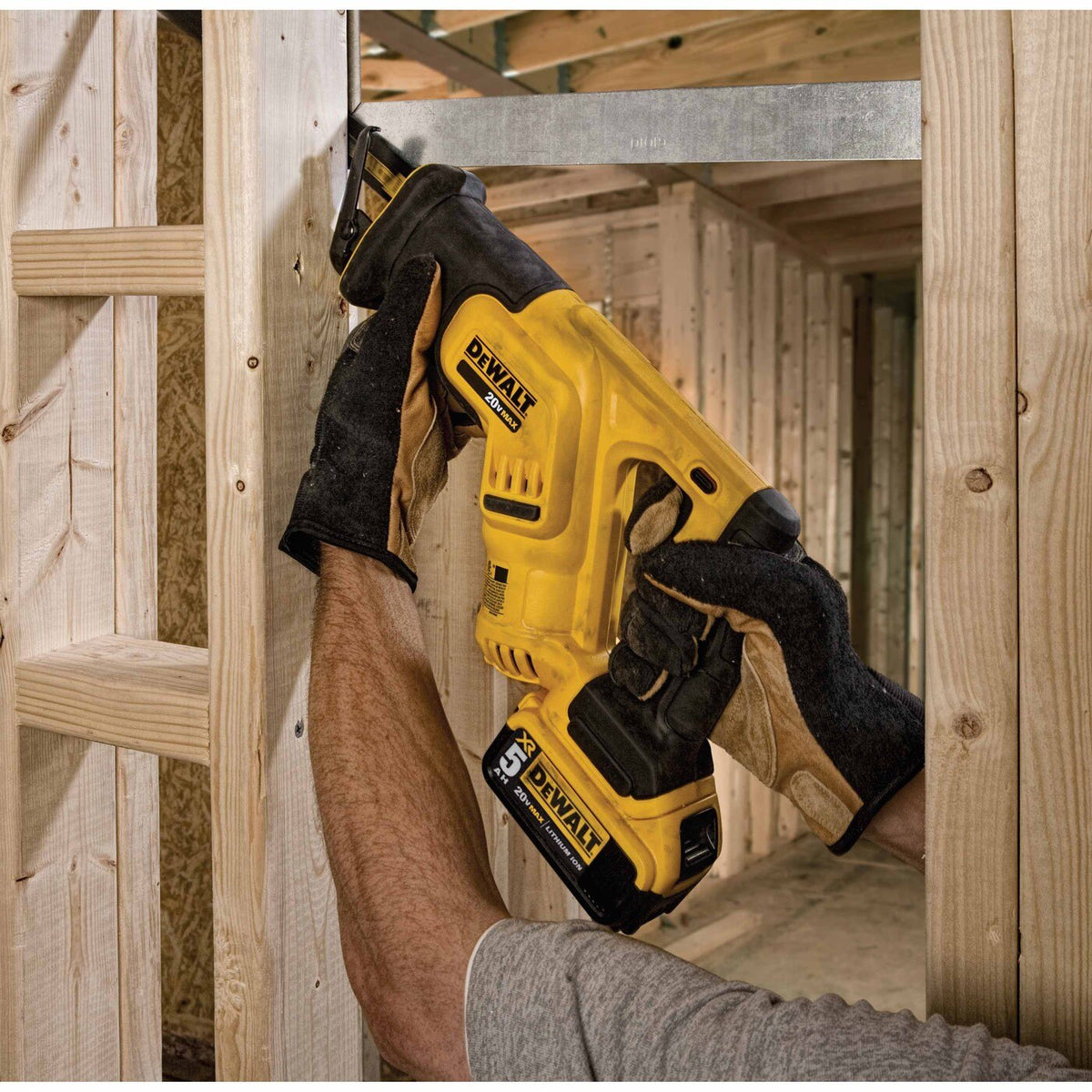 DeWalt DCS387P1 20V MAX Compact Reciprocating Saw Kit