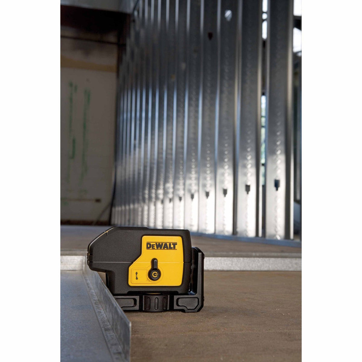 DeWalt DW083K 3 Beam Red (Spot/Dot) Self-Leveling Laser Pointer Kit