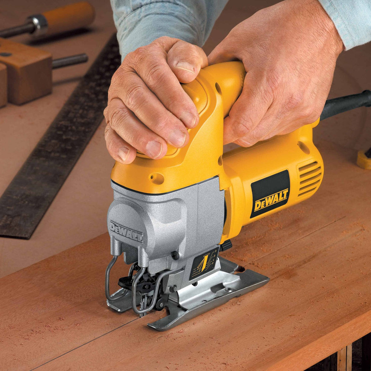 DeWalt DW317K Heavy-Duty Compact Jig Saw Kit