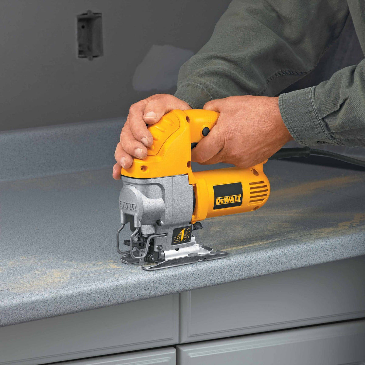 DeWalt DW317K Heavy-Duty Compact Jig Saw Kit