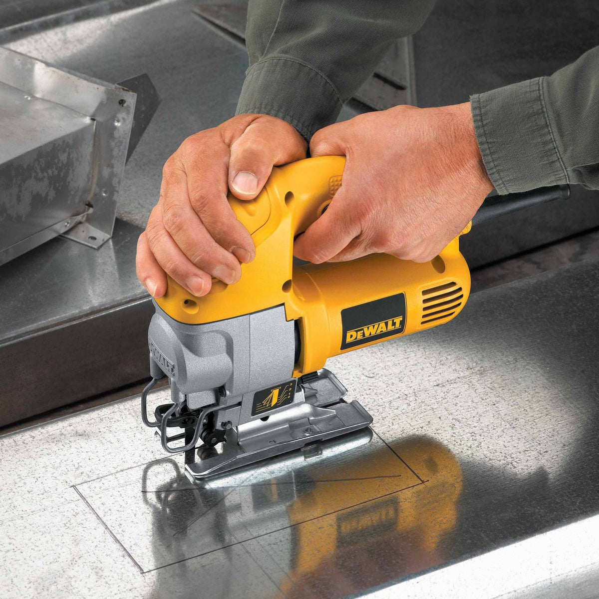 DeWalt DW317K Heavy-Duty Compact Jig Saw Kit