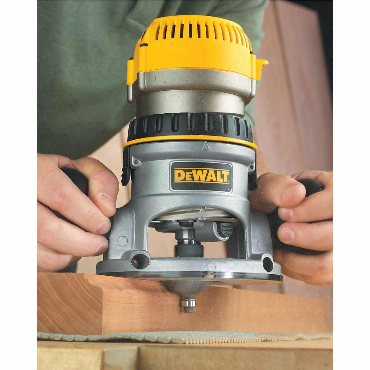 DeWalt DW618 2-1/4 HP (maximum motor HP) EVS Fixed Base Router with Soft Start