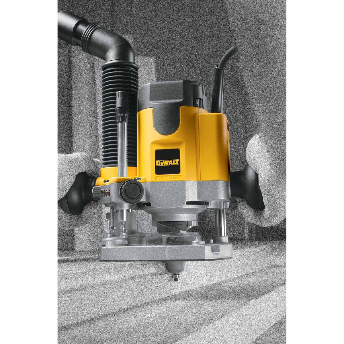 DeWalt DW621 Heavy-Duty 2 HP EVS Plunge Router