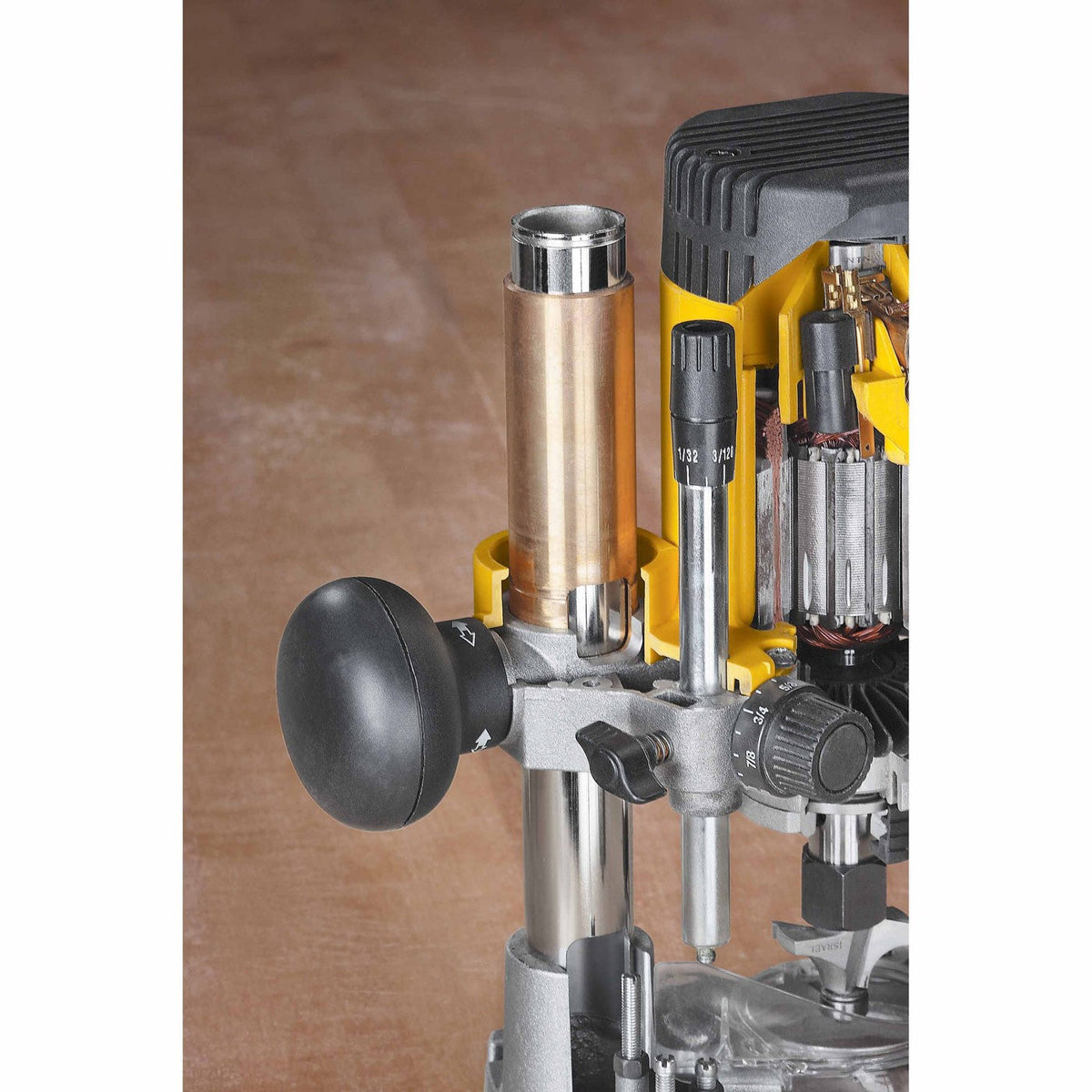 DeWalt DW621 Heavy-Duty 2 HP EVS Plunge Router