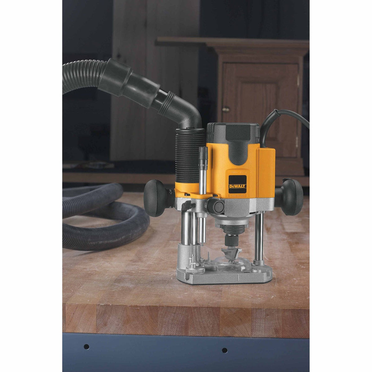 DeWalt DW621 Heavy-Duty 2 HP EVS Plunge Router