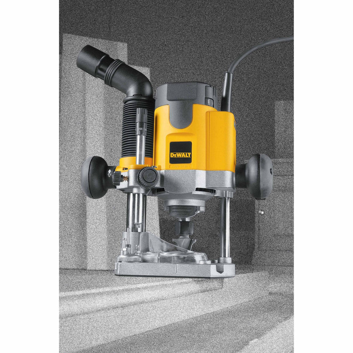DeWalt DW621 Heavy-Duty 2 HP EVS Plunge Router