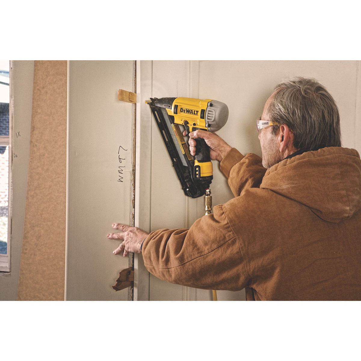 DeWalt DWFP72155  15 GA Precision Point DA Style Angle Finish Nailer